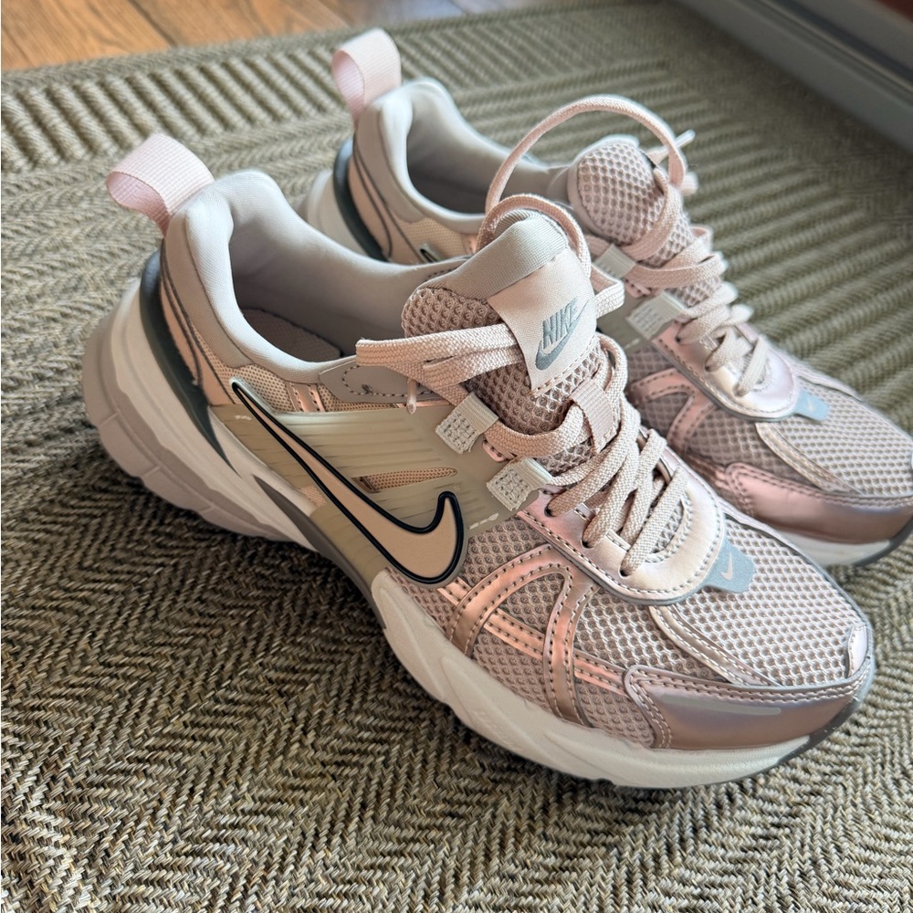 Nike V2K Run Women’s Pink/Rose Gold Sneakers